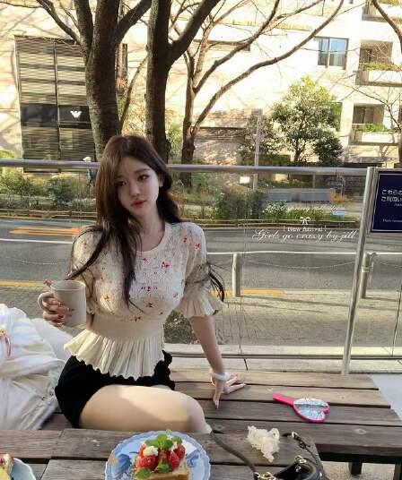 한 부서 고급 센스 자수 라운드 넥 반팔 니트 스웨터 여성 여름 새로운 외국 가스 허리 수축 타이트 풀오버 맨위 트렌디