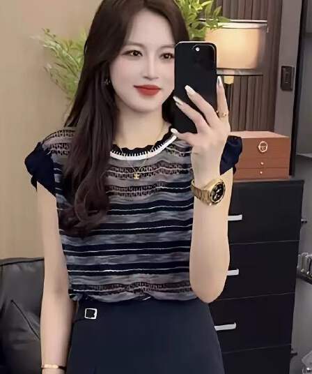 한 부서 배색 스트라이프 Feifei 소매 얼음 실크 니트 스웨터 여성 2025 여름 새로운 슈퍼 잘 생긴 폭발 다용도 맨위