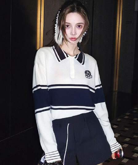 이른 가을 한 부서 분위기 센스 착용 가져 가라. 느긋한 고급 센스 인사이드 가져 가라. 기본 셔츠 해군 스타일 파란색 스트라이프 니트 스웨터 여성