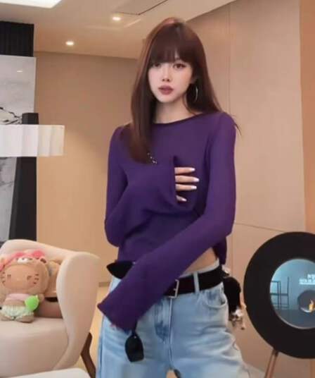 이른 가을 새로운 2026 긴팔 미니멀리즘 센스 디스플레이 화이트 달콤한 미적 감각 루즈핏 캐주얼 한 부서 라운드 넥 핑크색 니트 털 셔츠