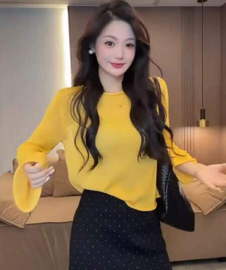한 부서 고급 센스 황색 긴팔 니트 스웨터 여성 2026 가을 새로운 품격 몸매 가꾸기 슬림해 보이는 기본 셔츠 맨위