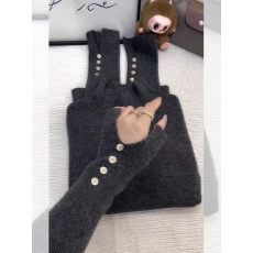 批发秋冬内搭灰色<b class='q'>羊绒</b>高领针织毛衫女高级感打底<b class='q'>毛衣</b>短款修身软糯上衣