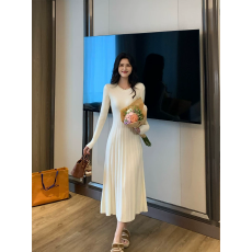 批发白色圆领针织连衣裙女秋<b class='q'>冬</b>季修身显瘦气质内搭打底毛衣长裙