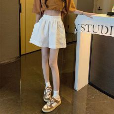 批发原版面料加内里休闲裤女夏设计感小众褶皱短裤<b class='q'>高腰</b>显瘦宽松直筒裤