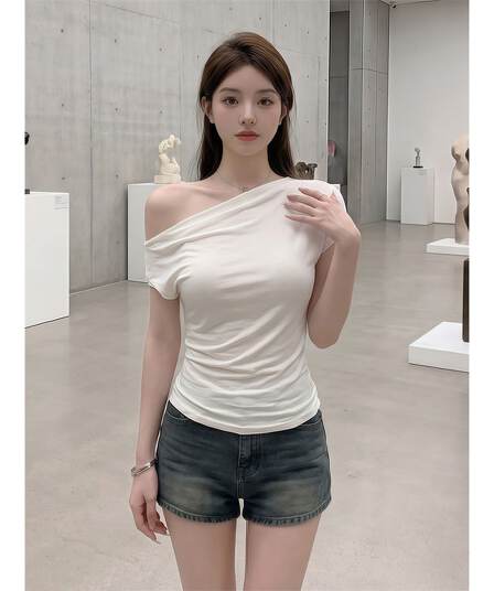 원본 원단 핫걸 바람 비스듬한 어깨 반팔 티셔츠 여성 여름 패션 몸매 가꾸기 슬림해 보이는 주름 맨위