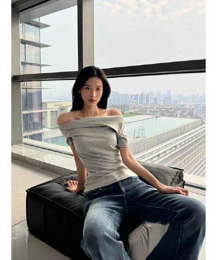원본 것 새로운 비스듬한 칼라 오프숄더 매듭 반팔 티셔츠 디자인 센스 맨위