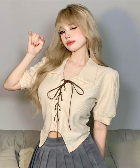 달콤함 디자인 센스 스트랩 몸매 가꾸기 POLO 칼라 반팔 여성 Chic 거품 소매 쇼트 스타일 맨위 봄 여름