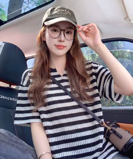 반팔 티셔츠 남자 여성 의류 여름 새로운 트렌디 한 부서 디자인 센스 홀로우 아웃 스트라이프 루즈핏 V넥 맨위