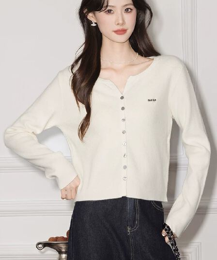 ruxu 예 : 계속됨 이른 가을 2025 새로운 느긋한 바람 V넥 스웨터 오픈 가디건 한 부서 분위기 센스 느슨함 니트 맨위