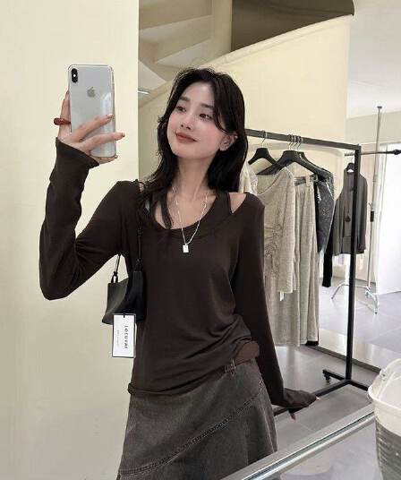 220 그램 양모 40 접착제 27 면 27 아크릴 6 암모니아 Lun 페이크 레이어드 긴팔 티셔츠 여성 봄 가을 만나는 맨위
