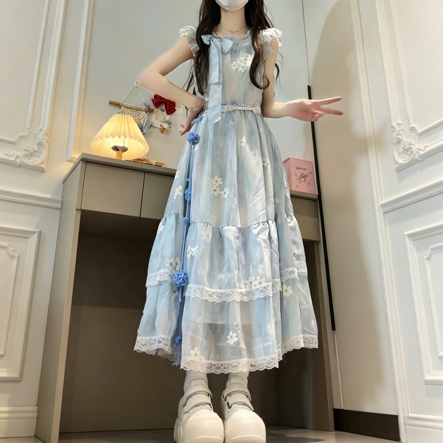 새로운 프랑스식 품격 Feifei 소매 블루 색 후광 염색 꽃무늬 나비 매듭 해변가 휴가 드레스 보내기 허리 사슬