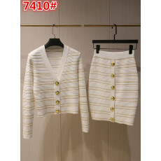 批发2025早秋新款法式小香风V领针织开衫女条纹上衣半身裙两件套套装