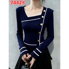 韩系独特漂亮秋冬chic上衣气质轻熟设计感藏蓝色大领口长袖针织衫