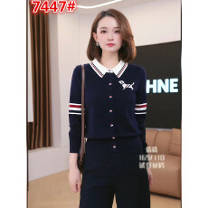 批发高端轻奢大码女装秋季新款韩版学院风藏青色翻领宽松长袖<b class='q'>针织</b><b class='q'>开衫</b>