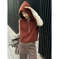 批发红色连帽针织马甲女款外穿冬2025新款秋冬季<b class='q'>女士</b>叠穿短款背心毛衣