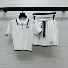 批发2026<b class='q'>春</b>夏新款翻领撞色刺绣徽标上衣+压褶半裙套装