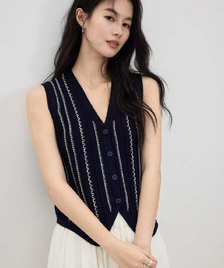 팬 그리스어 텍스트 뽕나무 누에 실크 혼방 배색 스트라이프 니트 조끼 여자 2026 여름 새로운 얇고 가벼운 민소매 오픈 가디건
