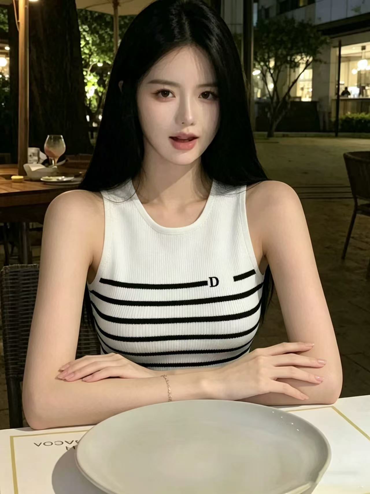 한 부서 출퇴근 스트라이프 민소매 캐미솔 여름 외출용 슬림해 보이는 화이트 니트 맨위