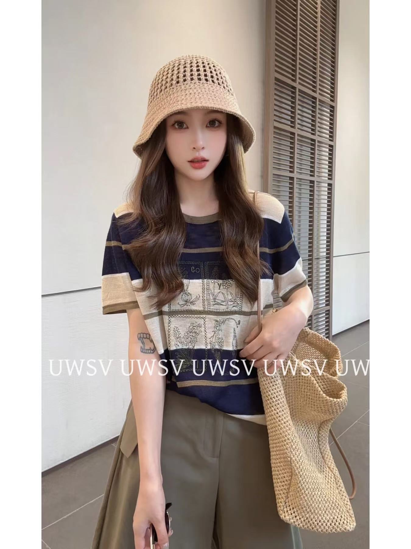 Annan uwsv 새로운 2026 여름 캐주얼 출퇴근 여자 루즈핏 라운드 넥 반팔 패치워크 색상 스트라이프 니트 스웨터