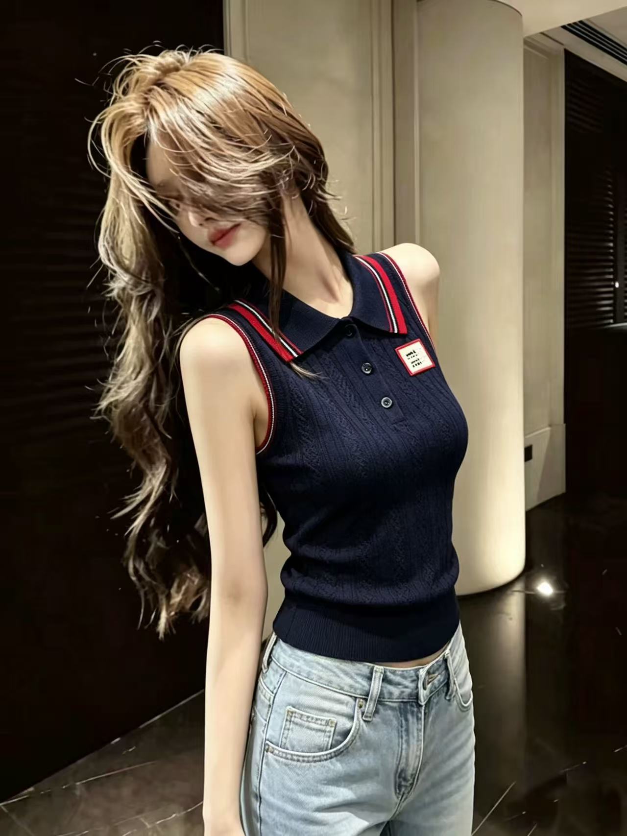 liheyu 빛 럭셔리 연령 감소 빨간색 흰색 스트립 측면 POLO 칼라 니트 여성 여름 몸매 가꾸기 슬림해 보이는 쇼트 스타일 민소매 조끼