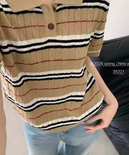 2026 새로운 디자인 센스 레트로 스트라이프 POLO 칼라 반팔 니트 스웨터 여성 다용도 패션 슬림해 보이는 연령 감소 맨위