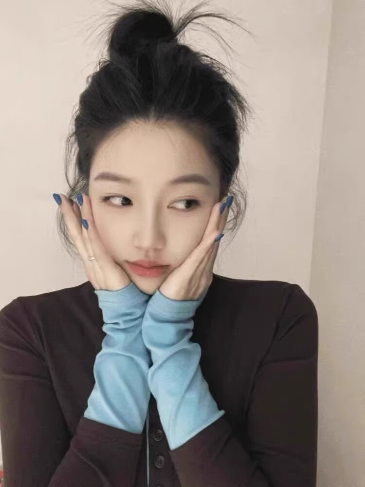 한 부서 페이크 레이어드 배색 긴팔 티셔츠 여성 봄 가을 디자인 센스 반 개방 칼라 인사이드 가져 가라. 기본 셔츠 Chic 맨위