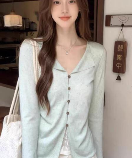 한 부서 자이언트 잘 생긴 ~ 중 박하 녹색 폴로 칼라 맨위 여성 2026 년 봄 새로운 긴팔 작은 셔츠 디자인 센스 작은 대중