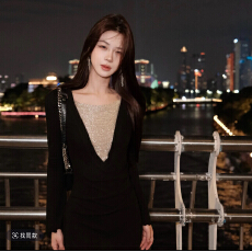 批发木子李的李【星落黑曜】冬季深V拼接长袖抽褶收腰包臀鱼尾<b class='q'>连衣裙</b>