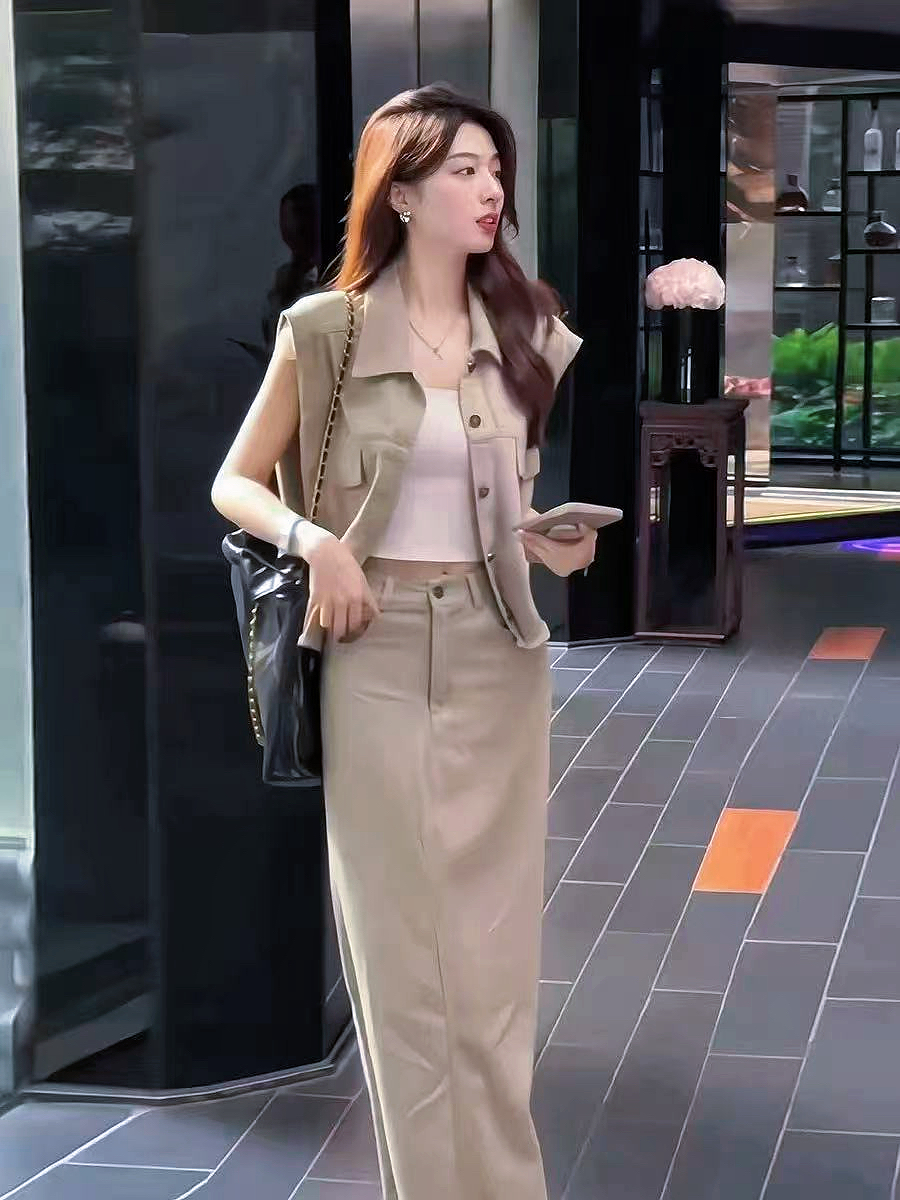 2026 여름 새로운 로얄 자매 바람 민소매 어깨 데님 베스트 하이웨이스트 슬림해 보이는 트임 반신 스커트 두 조각 여성 세트