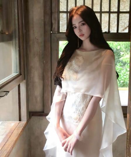 하나부터 순간 응축수 서리 새로운 중식 3 차원 자수 드레스 우아한 망토 디자인 연회 예복 롱 스커트