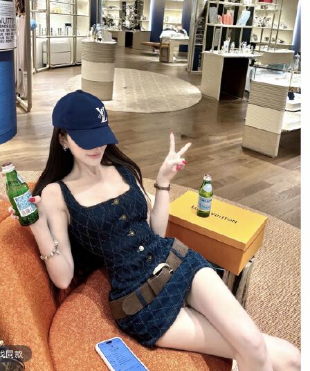 먼지 덩 덩 blue tone filter 작은 샤넬 스타일 다이아몬드 모양 체크무늬 데님 드레스