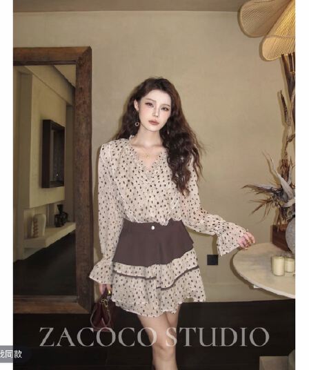 zacoco 주말 시간 여름 프랑스식 도트 무늬 V넥 허리 수축 슬림해 보이는 품격 표지 고기 긴팔 미니 스커트
