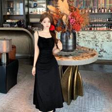 批发实拍法式绝美红色吊带连衣礼服气质高级感性感后背特色沙滩度假裙