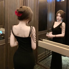 批发实拍新款纯欲性感氛围感轻奢收腰黑色包臀开叉流苏长<b class='q'>礼服</b>裙
