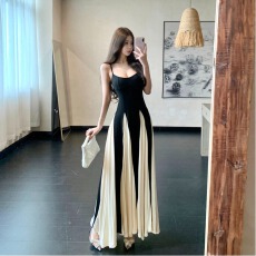 批发实拍法式黑白拼色御姐风<b class='q'>连衣裙</b>修身高级感显瘦吊带裙大摆拖地长裙