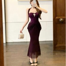批发实拍名媛风温柔纯欲千金感包臀<b class='q'>裙</b><b class='q'>礼服</b>长<b class='q'>裙</b><b class='q'>钻</b>扣挂脖打底连衣<b class='q'>裙</b>