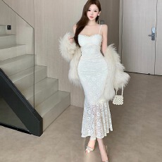 批发实拍甜美小清新高级感穿搭御姐范风情万种<b class='q'>钉珠</b>蕾丝鱼尾吊带<b class='q'>连衣裙</b>