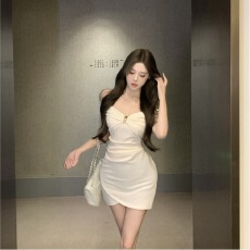 批发实拍2026春新款 一字肩褶皱<b class='q'>镂空</b>无袖修身显瘦性感辣妹绝美<b class='q'>连衣裙</b>