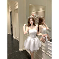 批发实拍富豪千金风白色吊带连衣<b class='q'>裙</b>高端轻奢成人礼生日礼服蓬蓬公主<b class='q'>裙</b>