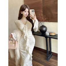 批发实拍轻熟风性感蕾丝飘带V领长袖<b class='q'>连衣裙</b>女新款收腰显瘦包臀长裙