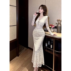 批发实拍 法式温柔风V领修身包臀鱼尾<b class='q'>连衣裙</b>漂亮蕾丝礼服长裙打底裙