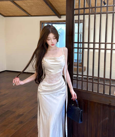실사 품격 흔들다 칼라 레이스 조각 슬립 드레스 2026 펌프 Pleat 디자인 센스 작은 대중 슬림해 보이는 새틴 요정 롱 스커트