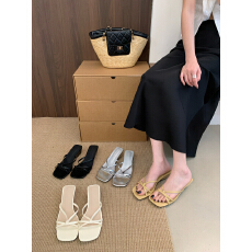 批发低跟粗跟拖鞋女外穿夏2026新款绝美配裙子凉鞋爆款海边沙滩凉拖鞋