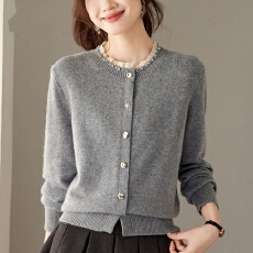 批发羊毛衫女春秋圆领<b class='q'>针织衫</b>开衫短款外搭红色毛衣外套