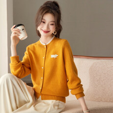 批发小香风针织开衫减龄黄色蕾丝拼接圆领纽扣毛衣<b class='q'>显瘦</b>保暖内搭打底衫