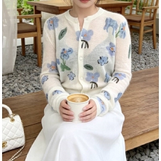 批发白色<b class='q'>针织</b><b class='q'>开衫</b>女2026早春季新款修身薄款微透长袖上衣<b class='q'>短款</b>毛衣外套