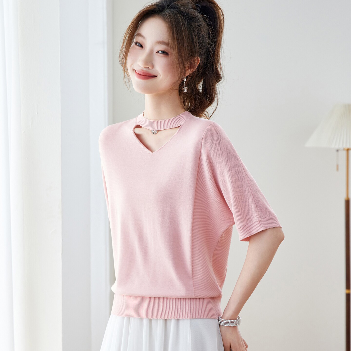 얼음 실크 반팔 티셔츠 여성 여름 올해 인기 배트윙 소매 작은 셔츠 고유 한 아름다운 얇은 스타일 니트 쇼트 스타일 맨위