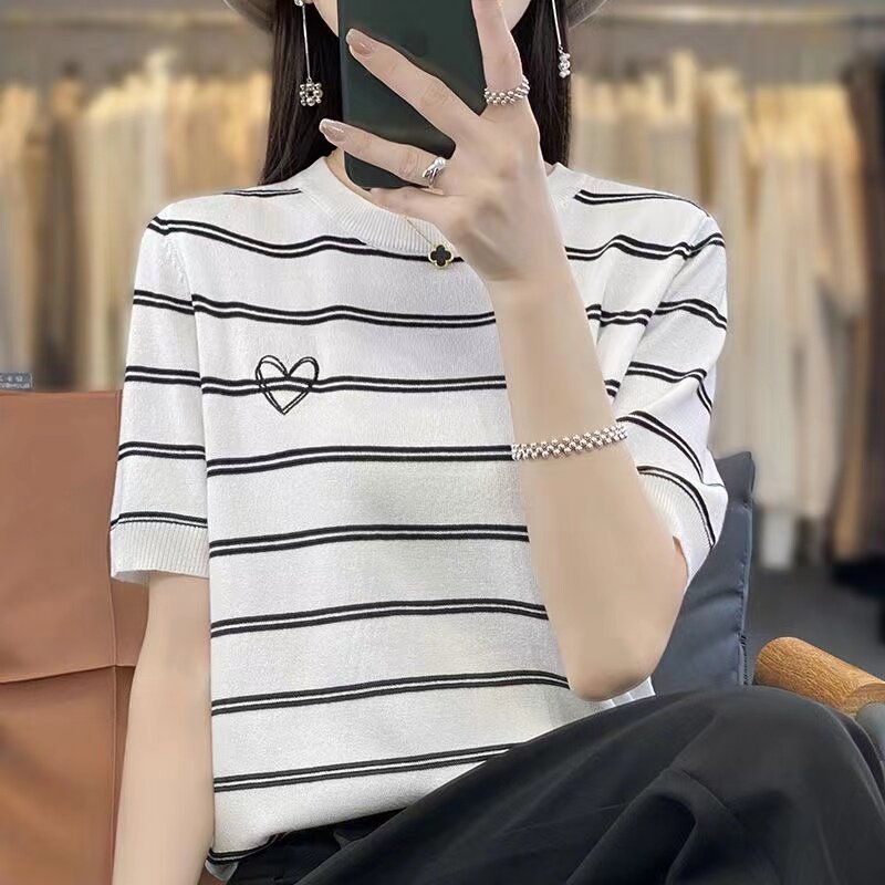 새로운 흑백 줄무늬 티셔츠 하트 반팔 여성 여름 외출용 얼음 실크 주간 실크 중간 소매 니트 슬림해 보이는 5 점 소매