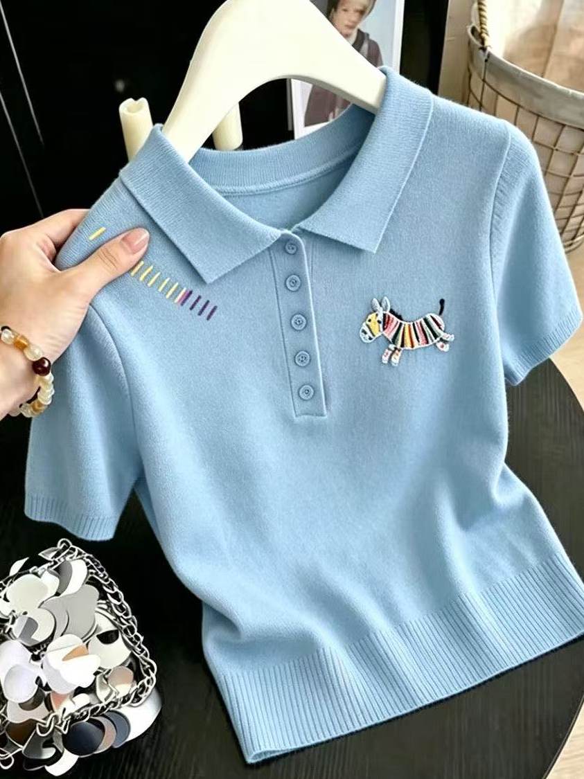 한 부서 POLO 칼라 자수 니트 반팔 티셔츠 여성 여름 디자인 센스 몸매 가꾸기 얼음 실크 긍정적 인 어깨 폴로 칼라 맨위 얇은