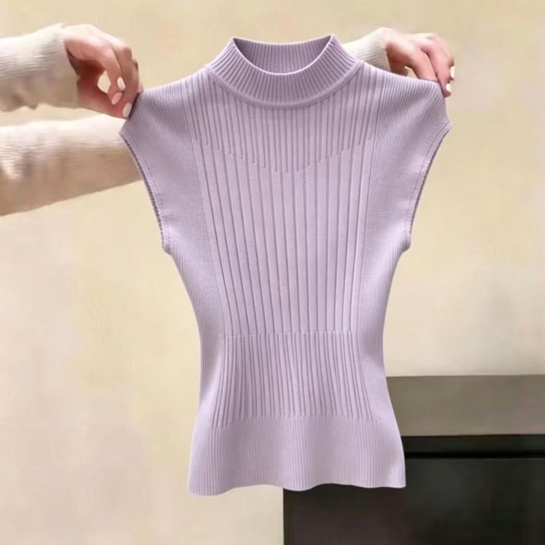 한 부서 미니멀리즘 반하이넥 작은 날다 소매 짠 셔츠 여성 2026 여름 새로운 패션 다용도 몸매 가꾸기 슬림해 보이는 맨위
